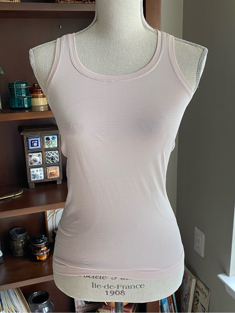 Lululemon Athletica Pale Pink Scoop Neck Tank Top EUC